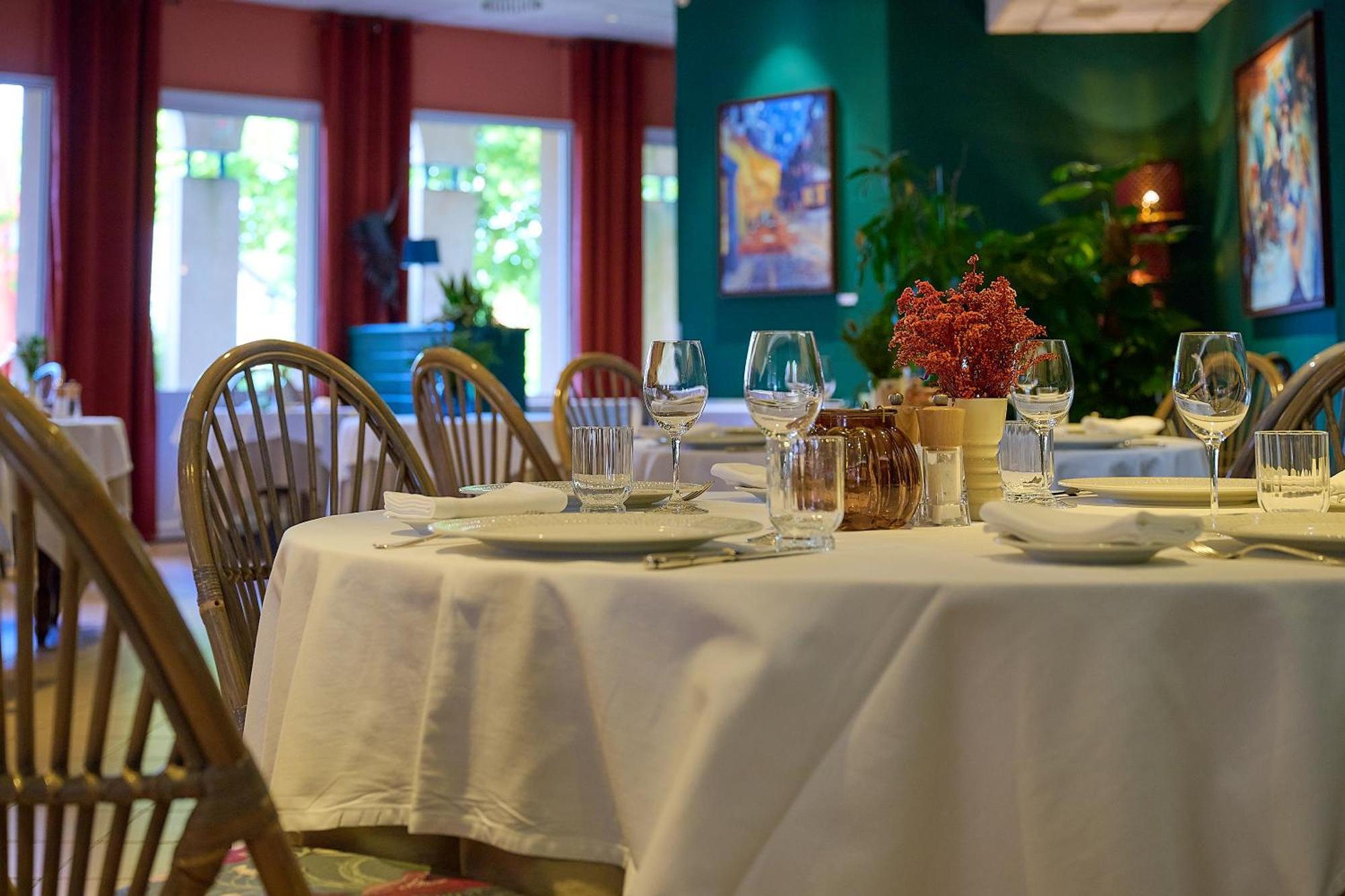 Logis L'Ermitage Hotel & Restaurant Saulges Eksteriør billede