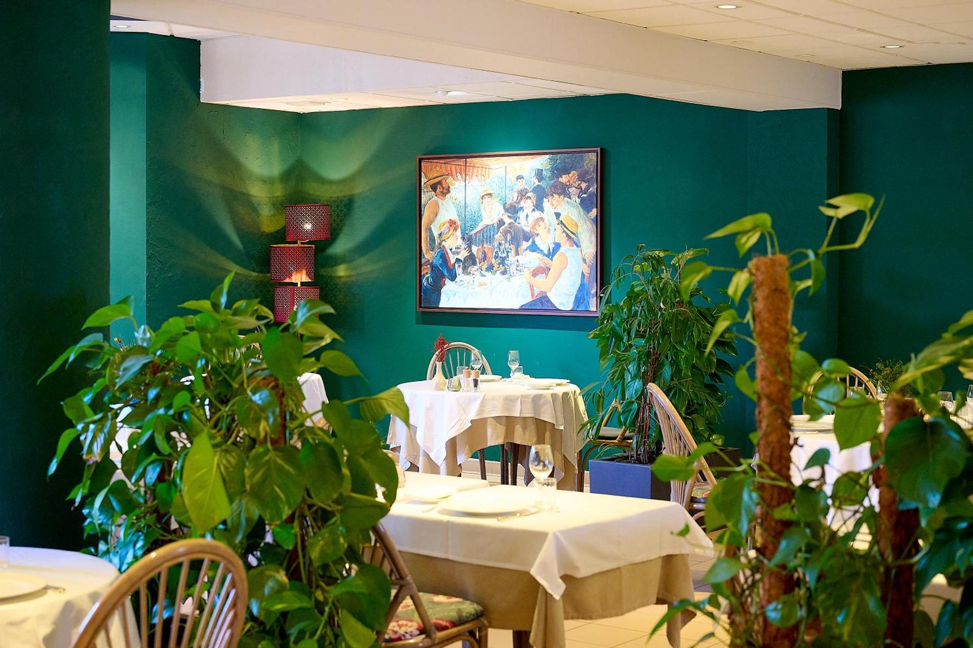 Logis L'Ermitage Hotel & Restaurant Saulges Eksteriør billede