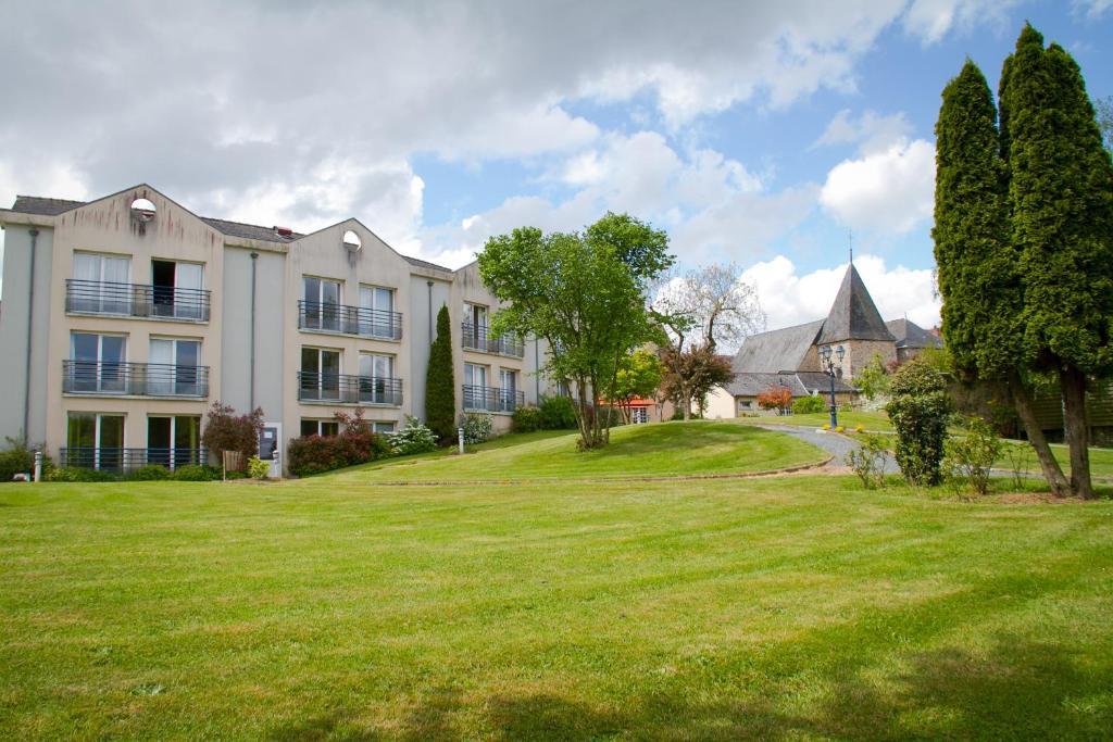 Logis L'Ermitage Hotel & Restaurant Saulges Eksteriør billede