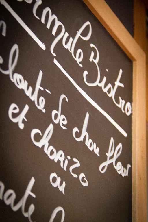 Logis L'Ermitage Hotel & Restaurant Saulges Eksteriør billede