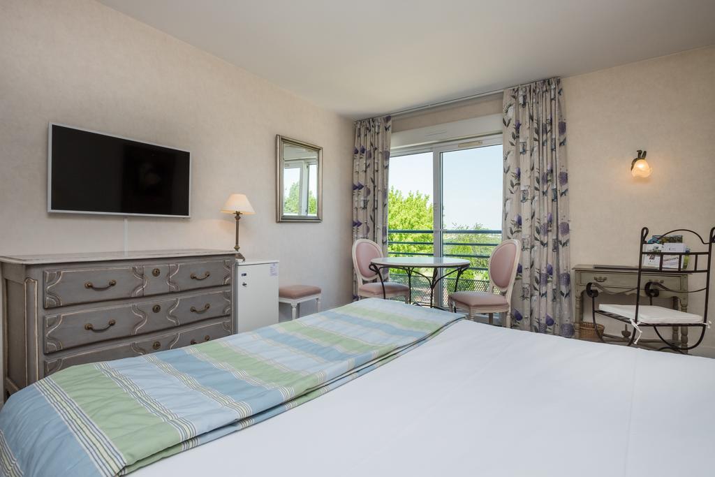 Logis L'Ermitage Hotel & Restaurant Saulges Eksteriør billede
