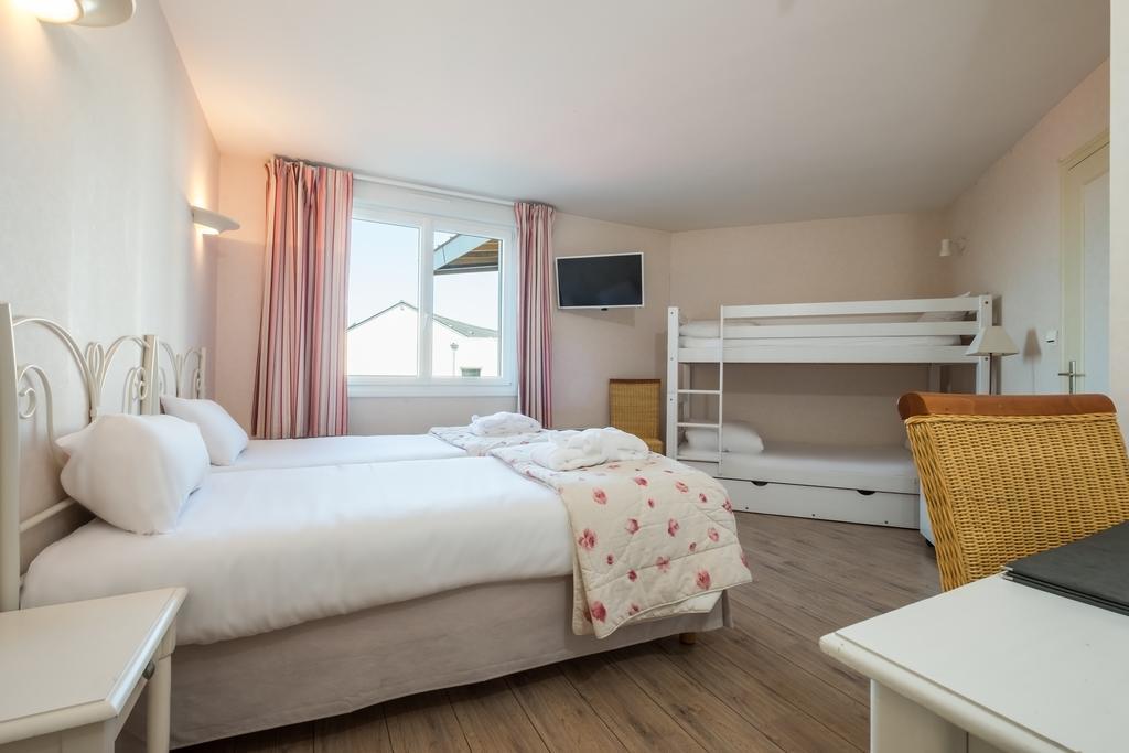 Logis L'Ermitage Hotel & Restaurant Saulges Eksteriør billede