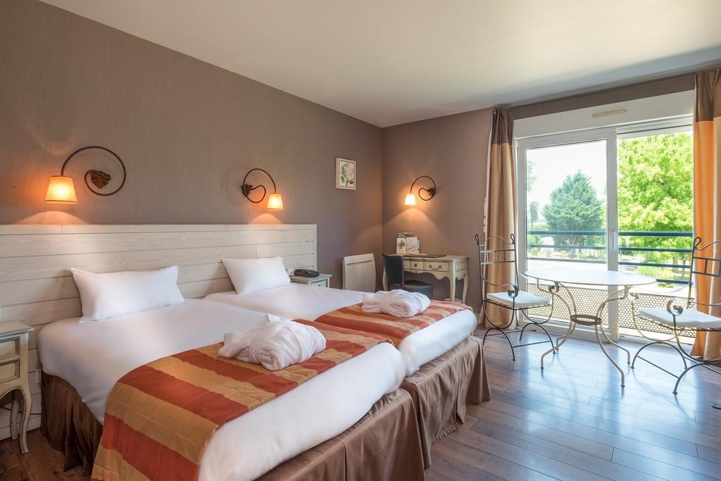 Logis L'Ermitage Hotel & Restaurant Saulges Eksteriør billede