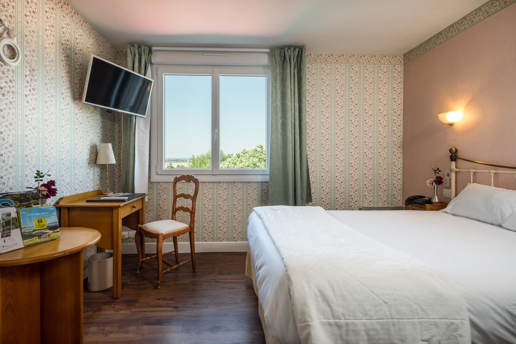 Logis L'Ermitage Hotel & Restaurant Saulges Eksteriør billede