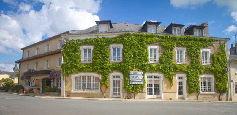 Logis L'Ermitage Hotel & Restaurant Saulges Eksteriør billede