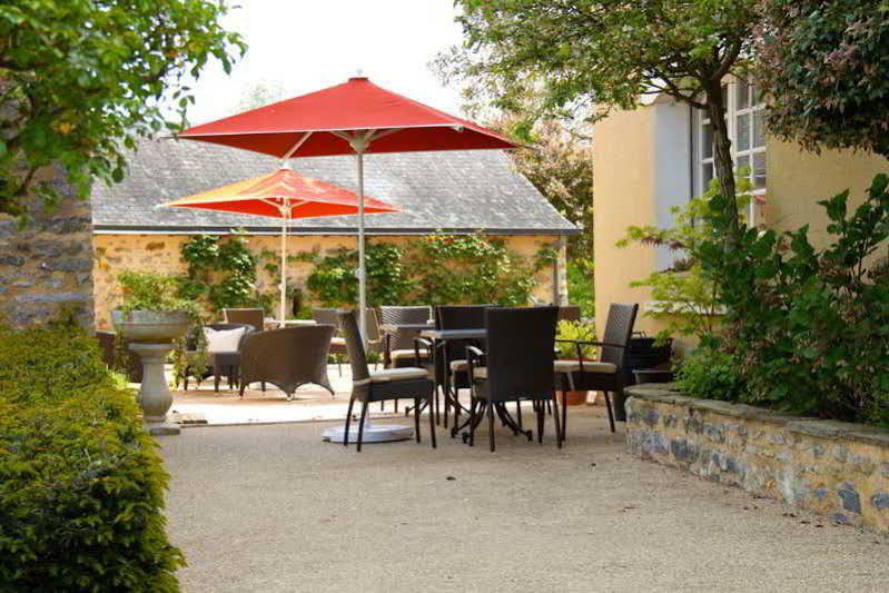 Logis L'Ermitage Hotel & Restaurant Saulges Eksteriør billede