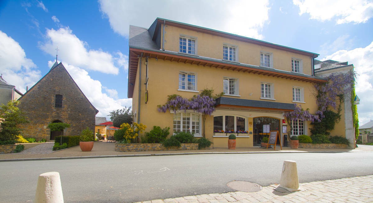 Logis L'Ermitage Hotel & Restaurant Saulges Eksteriør billede